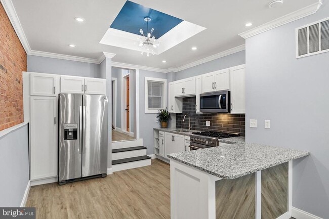 Building Photo - 2112 Eastern Ave