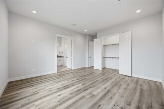 Building Photo - 6112 De Campo St