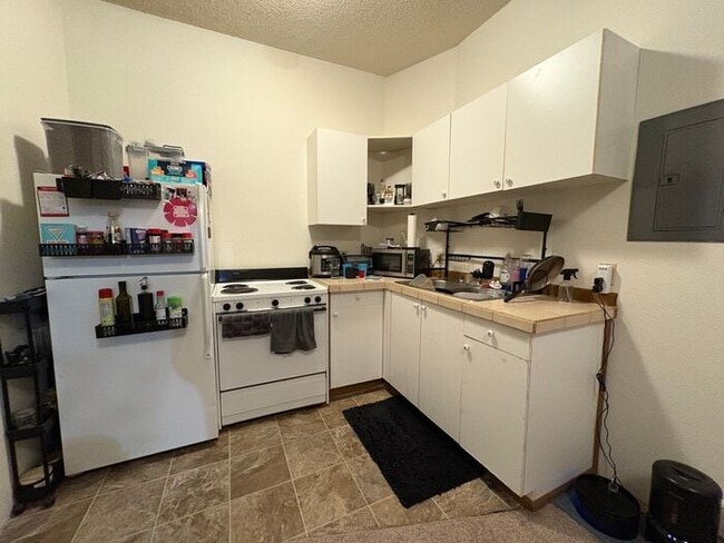 Building Photo - $850 | 1 Bedroom, 1 Bathroom Apartment | Pet Friendly | Available for an August 1st, 2026 Move In!