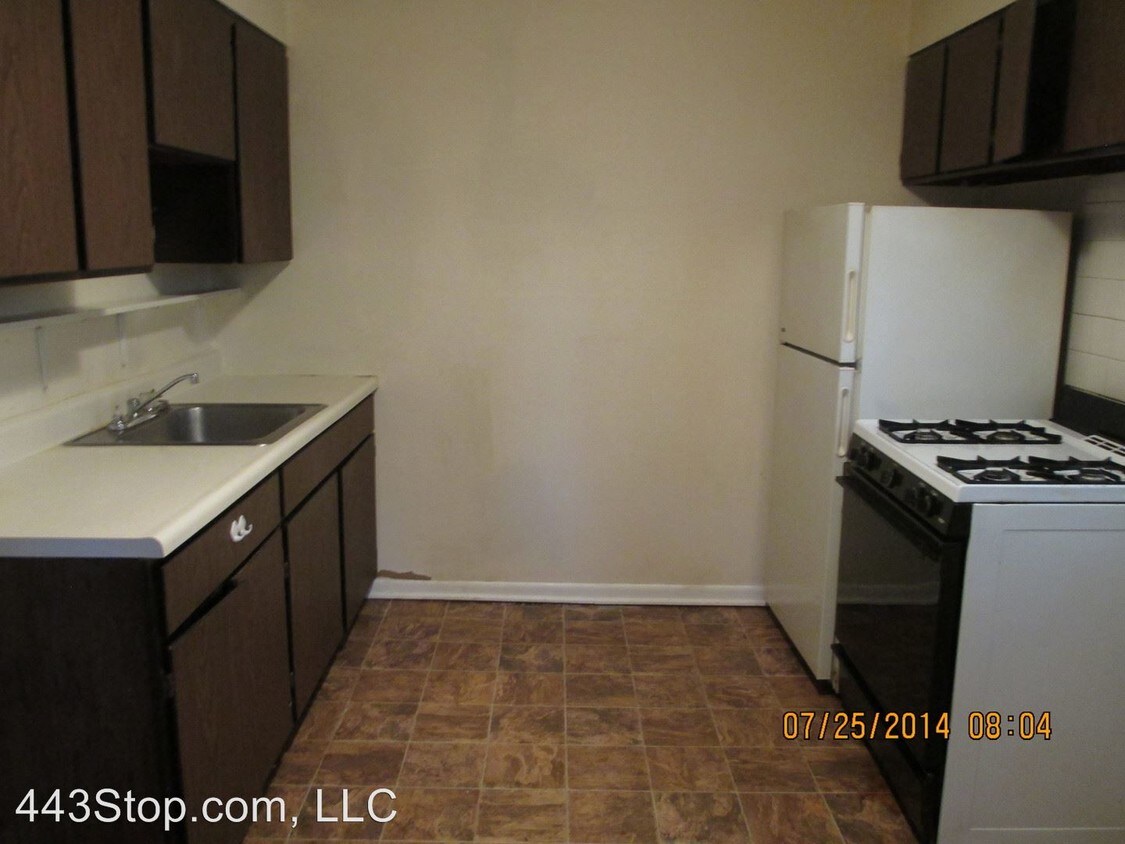 Building Photo - 805 N Easter Ln