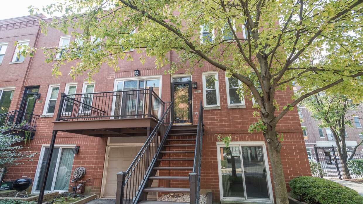 Foto principal - 1840 W Diversey Pkwy