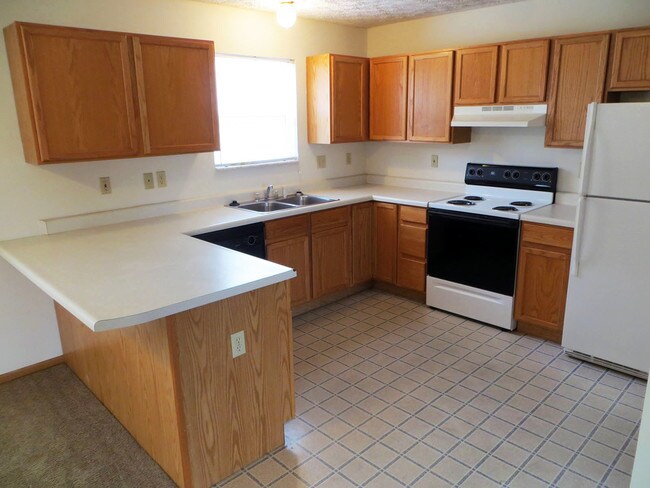 Building Photo - 2209 Tenbrink Dr