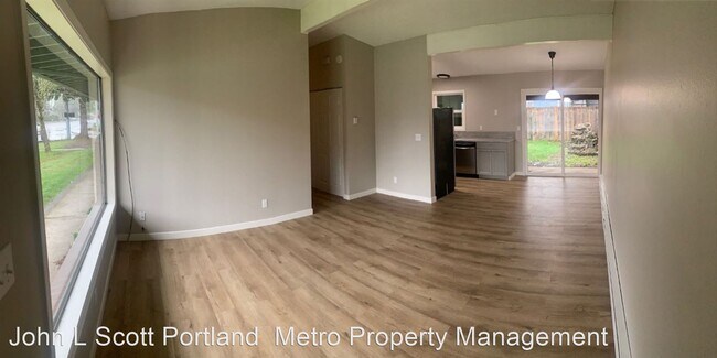 Foto del edificio - 2 br, 1 bath House - 17215 NE Glisan Street