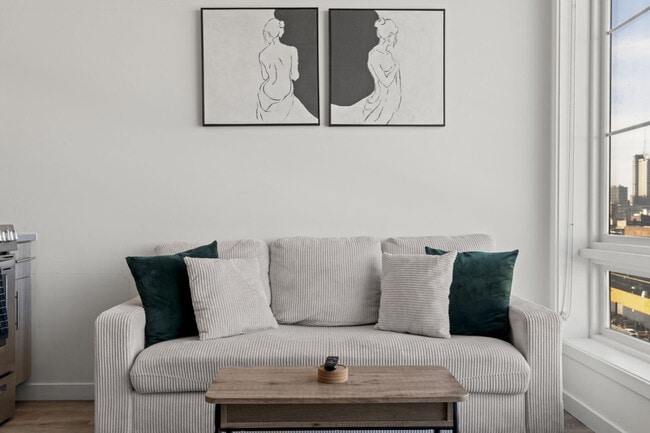 Building Photo - 501 N Perth St