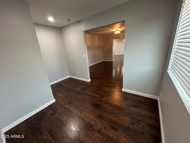Foto del edificio - 1117 W 9th St