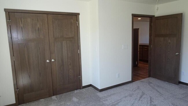 Building Photo - 706 McHugh Rd #18