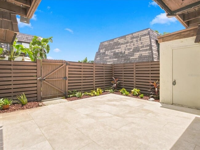 Building Photo - 15446 E Pond Woods Dr
