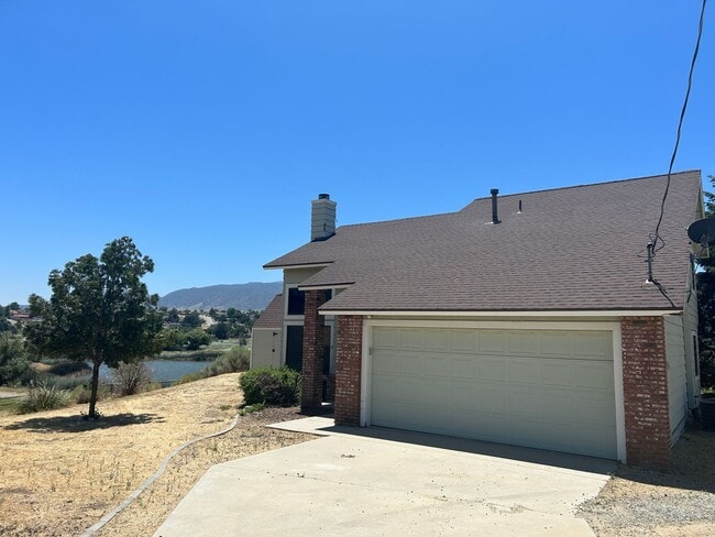 Building Photo - RENNOVATED 4 BED HOME