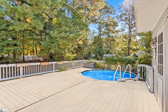 Building Photo - 405 Creek Dr