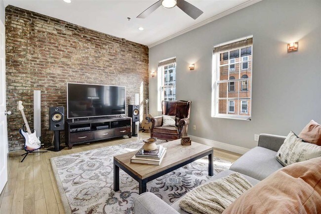 Foto del edificio - 1004 Willow Ave
