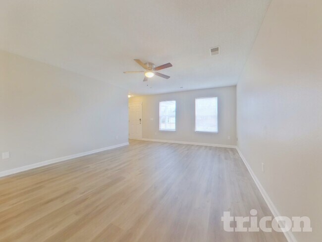 Building Photo - 558 Robins Egg Dr