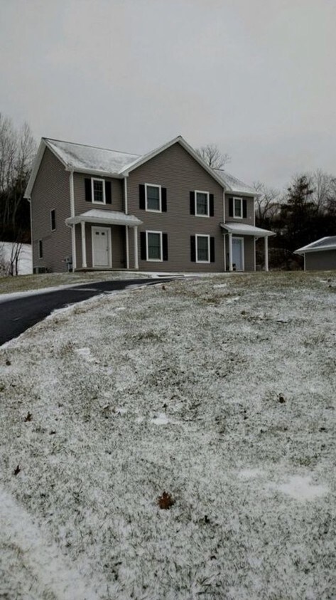 Foto principal - 3652 Oakmount Rd