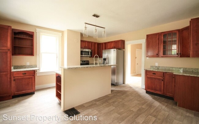 Building Photo - 3 br, 1.5 bath House - 3715 Drake Avenue 1