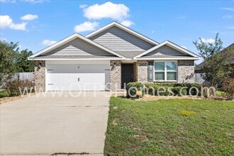 Building Photo - 404 Chickadee St