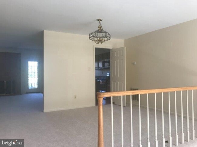 Building Photo - 5142 Woodford Dr