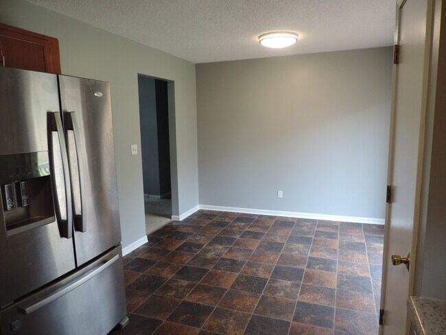 Foto del edificio - A Spacious 3 Bedroom Home in a Great Locat...