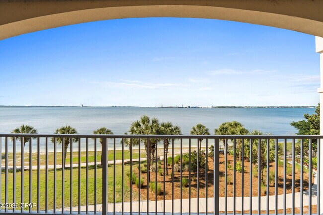 Building Photo - 2400 Grandiflora Blvd