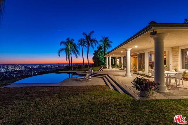 Building Photo - 400 Trousdale Pl