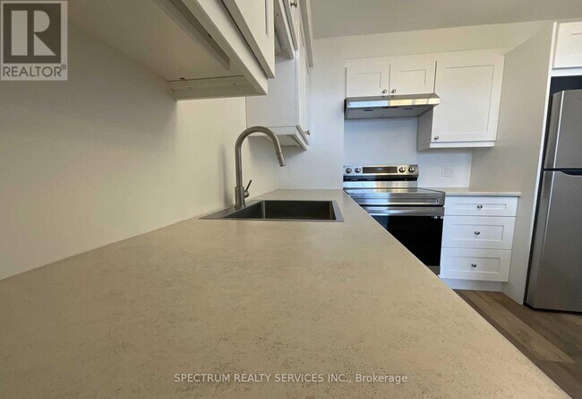 Photo du bâtiment - 3559-3559 Eglinton Ave W