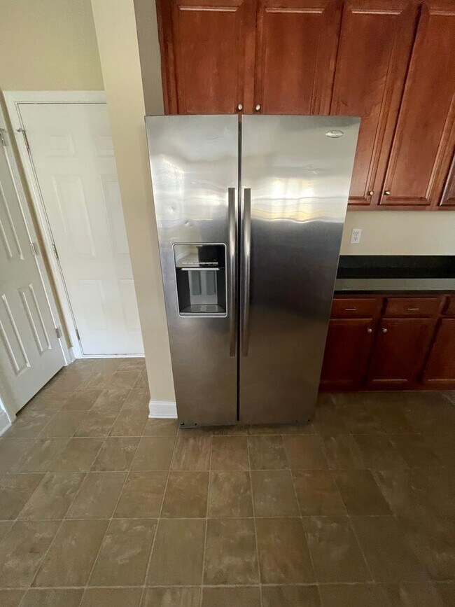 Building Photo - 4 Bedroom 2.5 Bath home in The Fox Trace N...