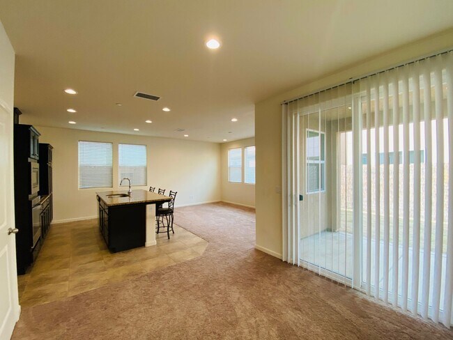 Foto del edificio - $1,995 + $100 for solar 3 Bed/2 Bath - Can...