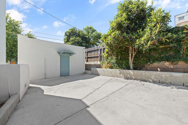 Building Photo - 1009 Tremont St