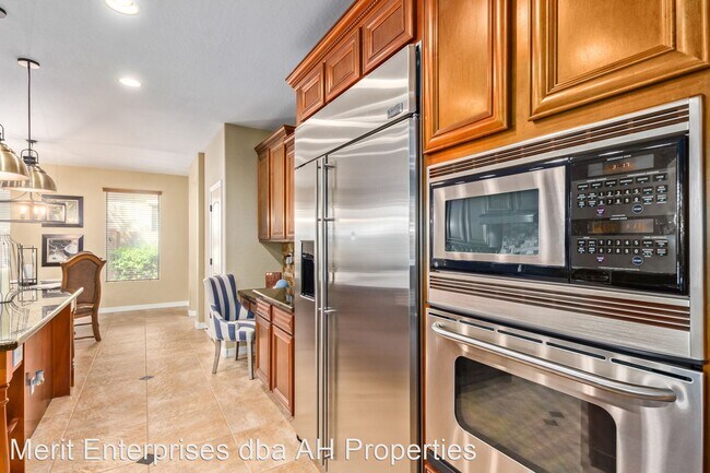 Building Photo - 6 br, 3 bath House - 4400 S WHITE DR