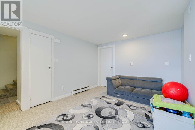 Photo du bâtiment - 864 Davenport Rd