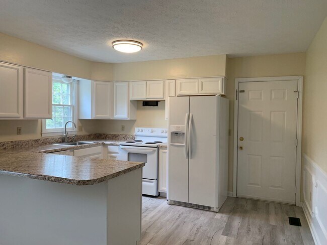 Foto del edificio - 4 Bedroom 2 Bath House