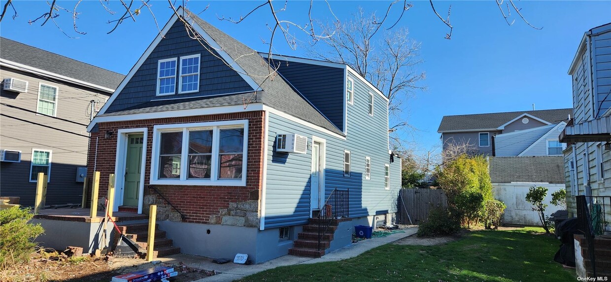 Primary Photo - 610 Monroe Blvd