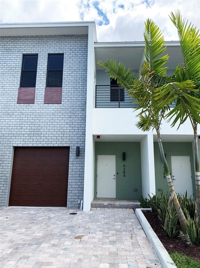 4384 NW 9th St., Plantation, FL 33317 Townhome Rentals in Plantation