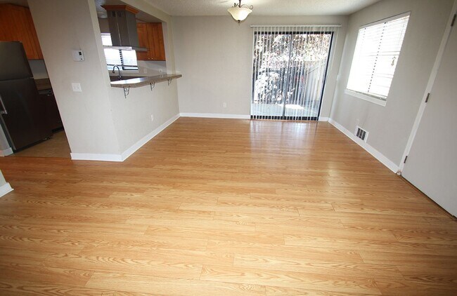 Building Photo - Price 4-Plex - Bothell