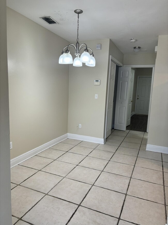 Building Photo - 3377 Sawtooth Dr