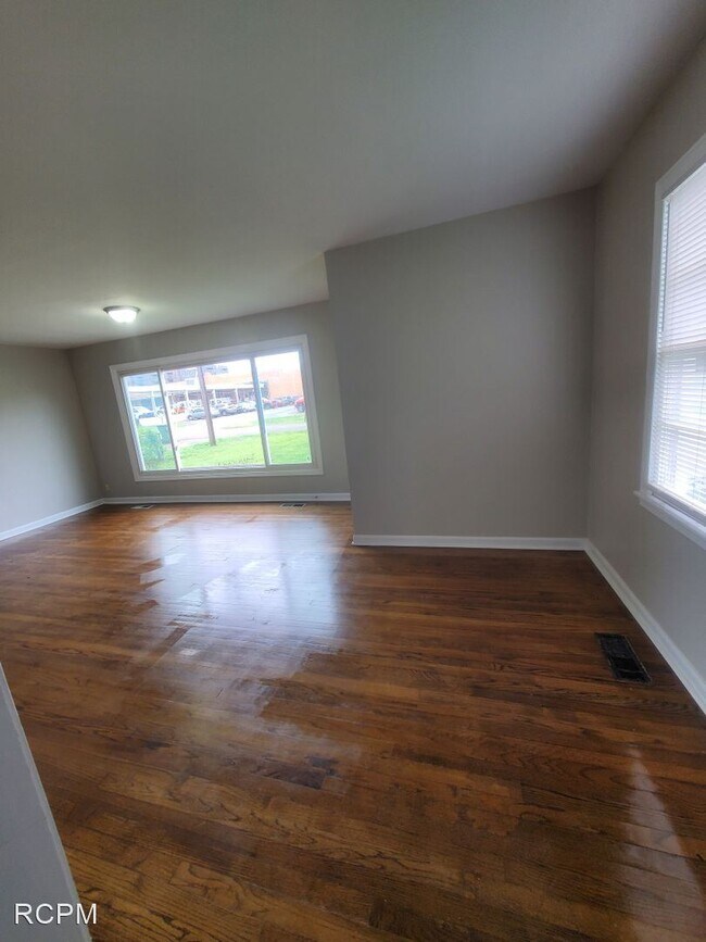 Foto del edificio - 2 br, 1 bath House - 3605 6th Ave