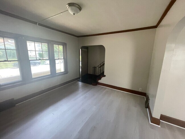 Foto del edificio - Section 8 Accepted! Spacious Newly Renovat...