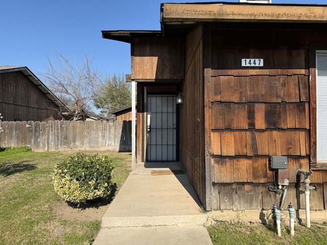 Foto del edificio - 1445/1447 Madison Ct.