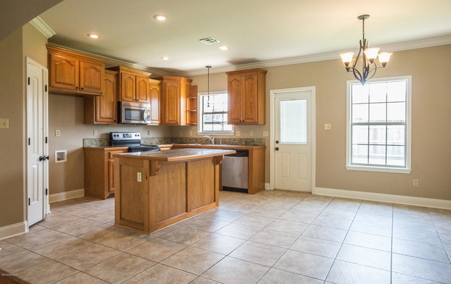 Building Photo - 143 Fox Trot Ln