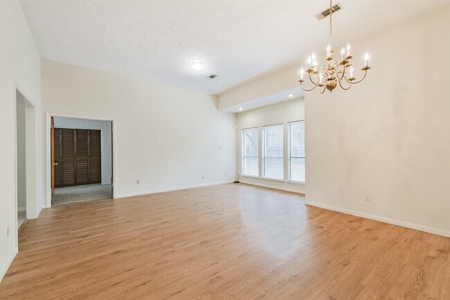 Foto del edificio - 13626 Cedar Point Dr