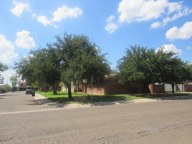Foto del edificio - 331 W Maple Loop