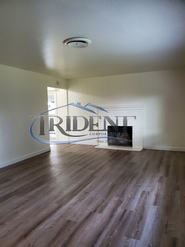 Building Photo - Cute 3 bedroom, 1 ½ bath house