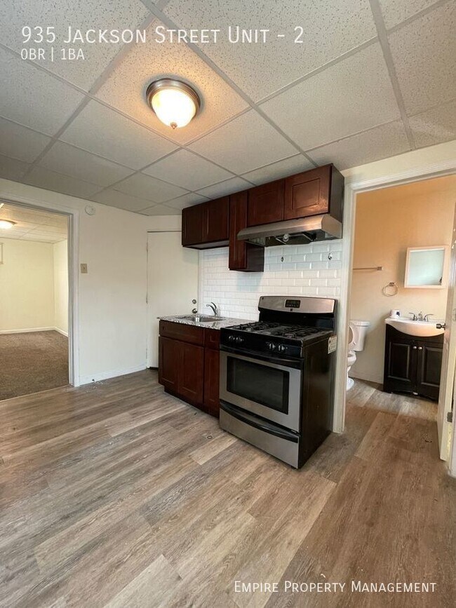 Foto del edificio - 2nd Floor Studio with a 1-Bathroom in Alle...