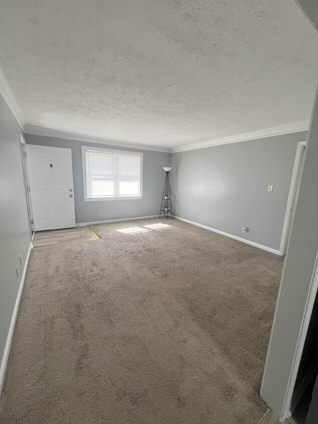 Foto principal - 393 Stone Mountain St