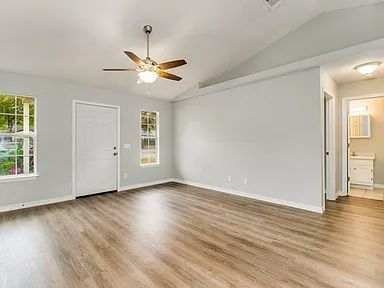 Building Photo - Renovated 2 bed 2 bath unit!