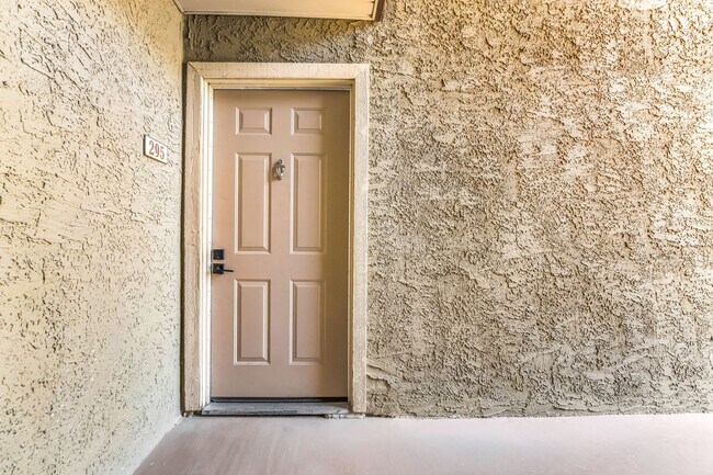Building Photo - Modern Condo in Guard-Gated Community!