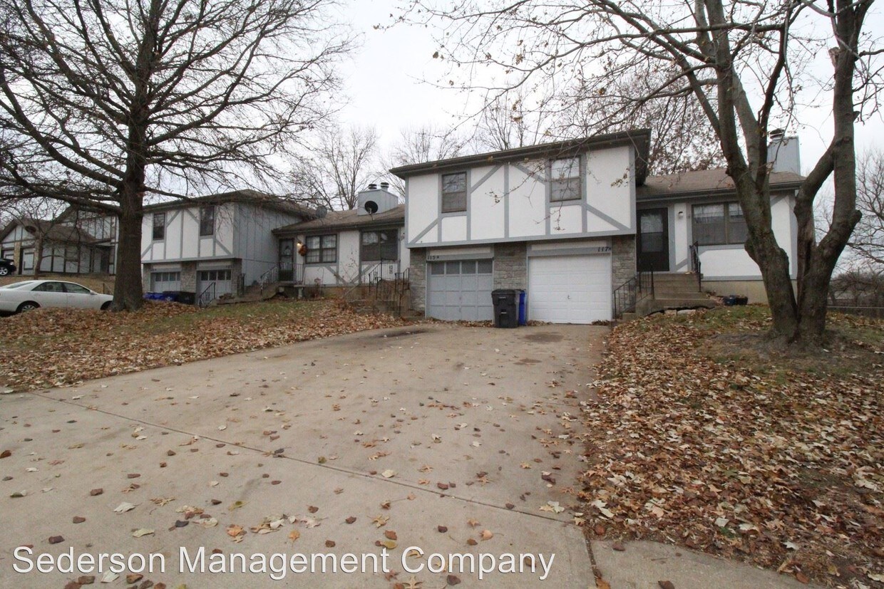 Primary Photo - 115 N Saxony Dr