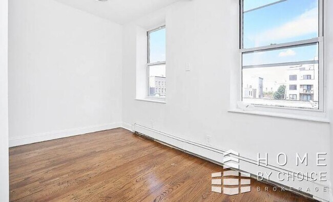 Foto del edificio - 3 bedroom in BROOKLYN NY 11222