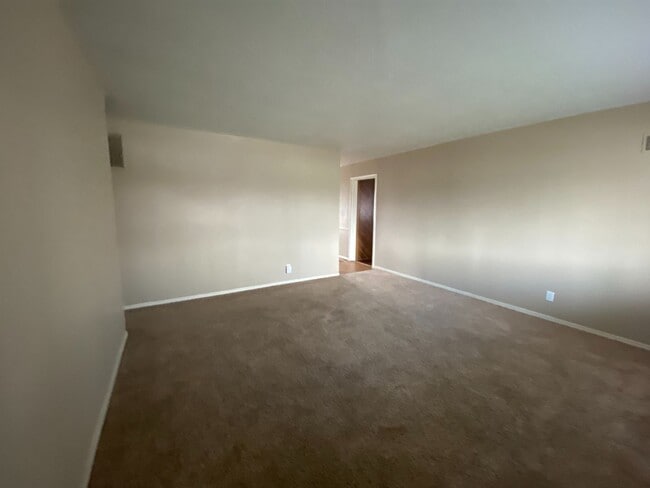 Building Photo - 6117 Landsdowne Dr