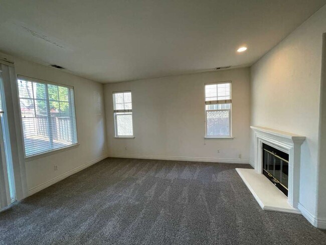 Foto del edificio - 208 Abigail Cir