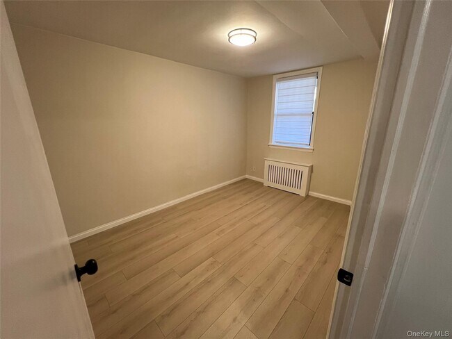 Foto del edificio - 51-23 Junction Blvd