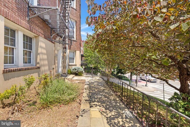 Foto del edificio - 3510 16th St NW